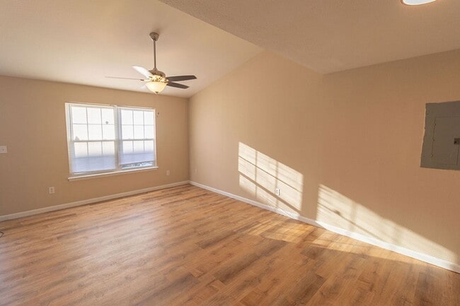 Building Photo - 1405-1407 Bodie Dr.