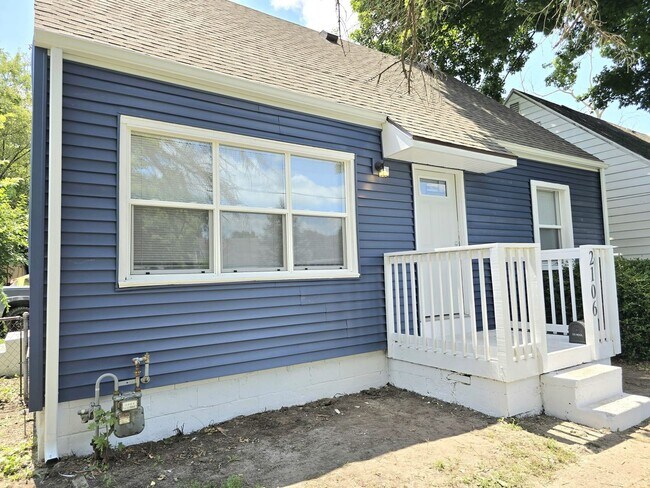 Foto del edificio - 2106 Elwood Ave