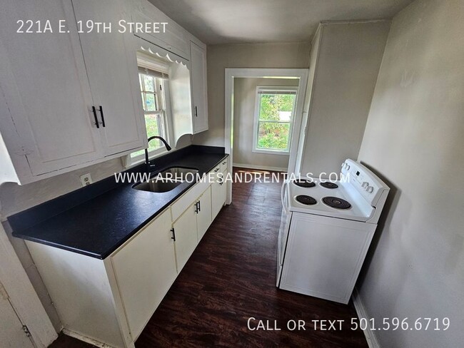 Building Photo - 221 E 19th - Unit A | 2 Bed | 1 Bath