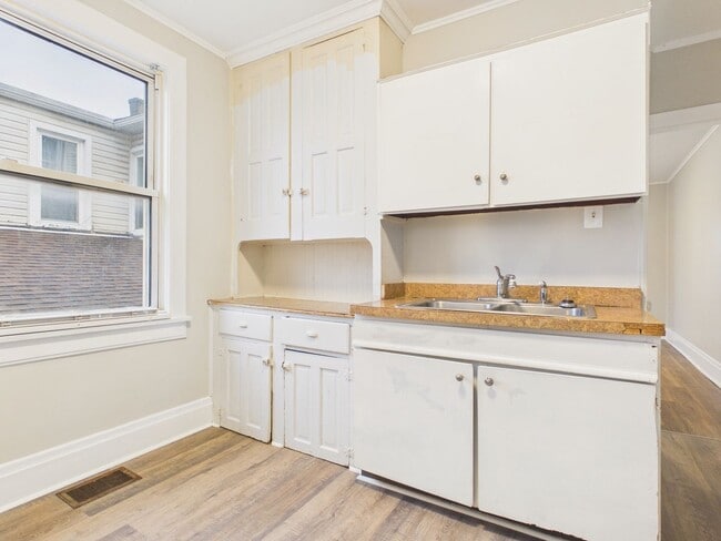 Building Photo - 3 Bedroom on Dunkle St.