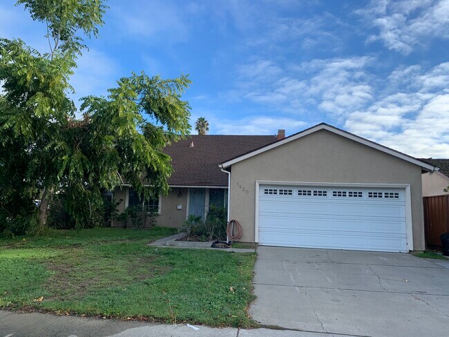 Building Photo - 1420 Donohue Dr