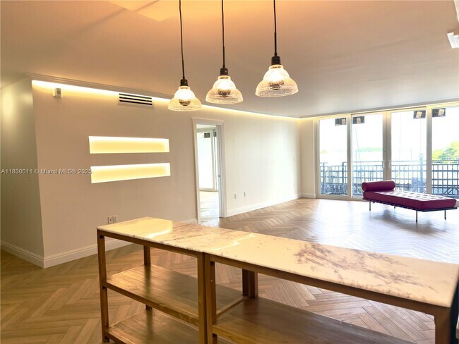 Foto del edificio - 770 NE 69th St