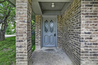 Building Photo - 211 E Pritchard Ln