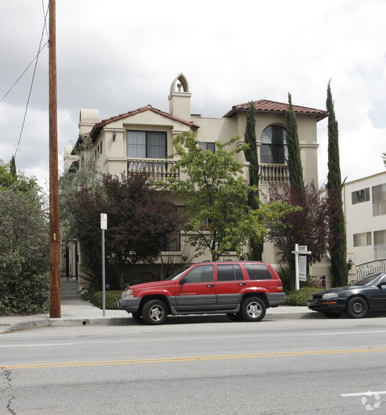 Foto del edificio - 5014 Whitsett Ave