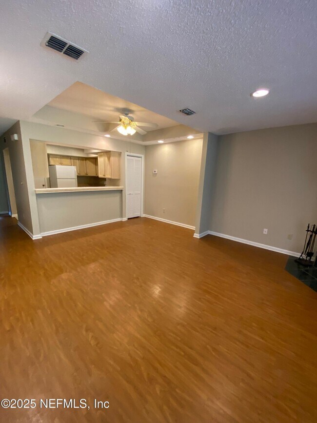 Foto del edificio - 4129 Quiet Crk Lp