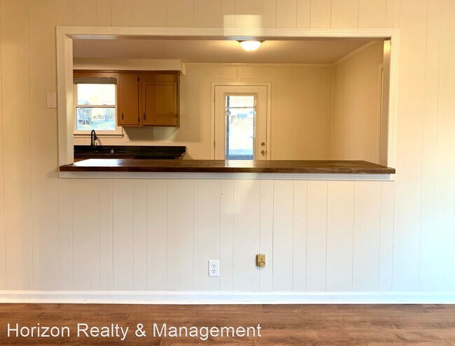 Building Photo - 3 br, 1.5 bath House - 321 Clearview Dr