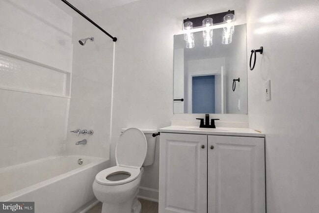 Building Photo - 5605 Larson Ct