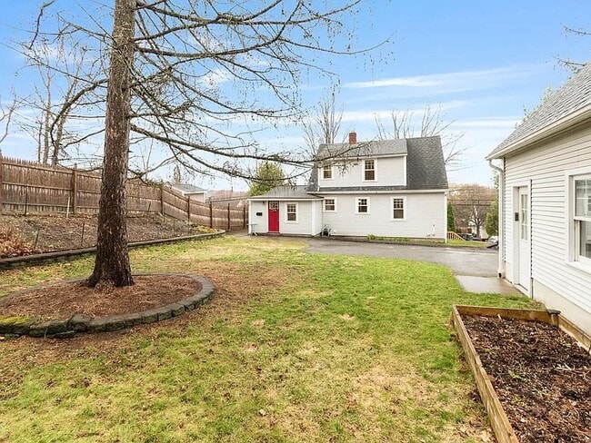Building Photo - 289 Malletts Bay Ave