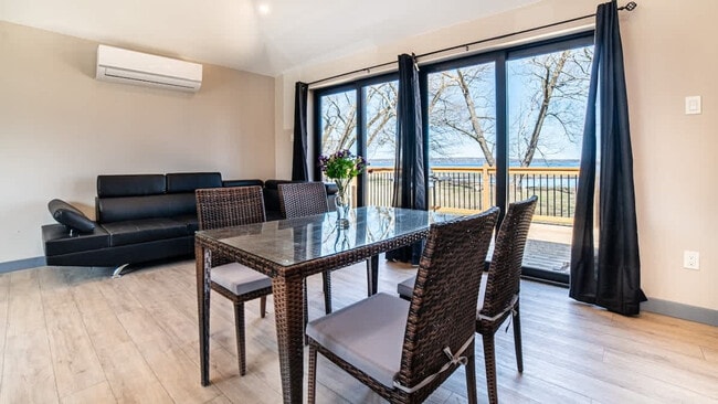 Photo du bâtiment - 6010 Rice Lake Scenic Dr