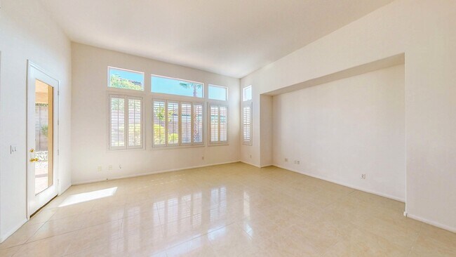 Foto del edificio - Beautiful 4 bedroom 3 full bath home with 2,902 Sq. FT. of living space.