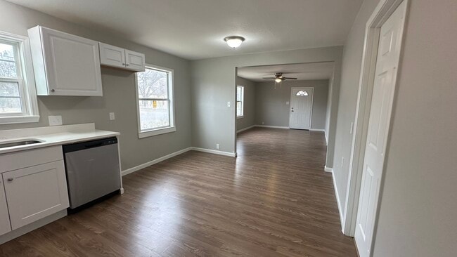 Building Photo - 901 Johnson St