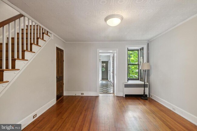 Building Photo - 143 Levering St
