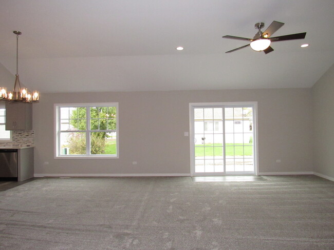 Building Photo - 902 W Bergera Rd