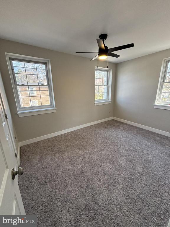 Building Photo - 18 W 5th St