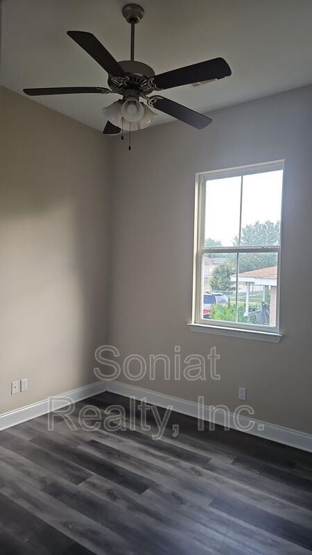 Building Photo - 4749 Eastview Dr