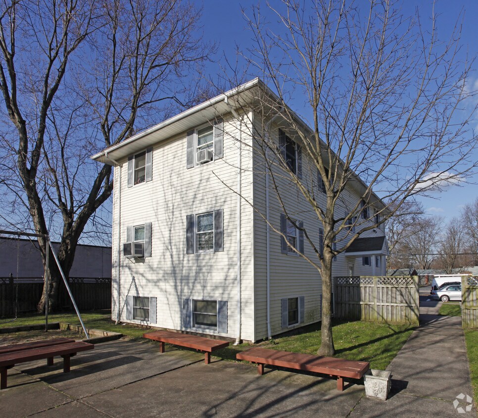 10 Cherry St, Bay Shore, NY 11706 Apartments in Bay Shore, NY