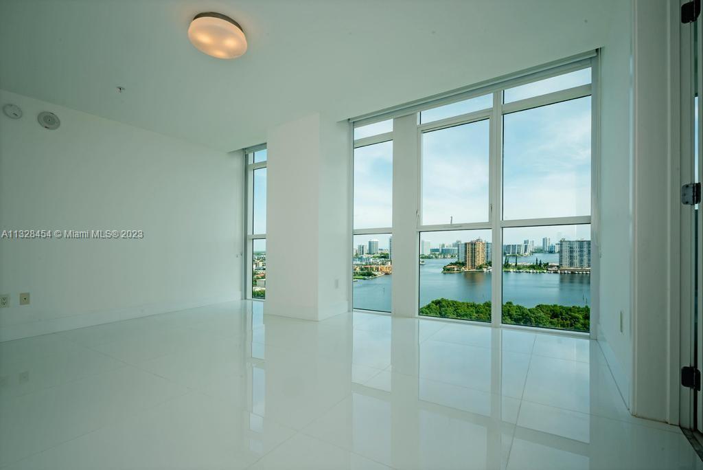 Foto principal - 400 Sunny Isles Blvd