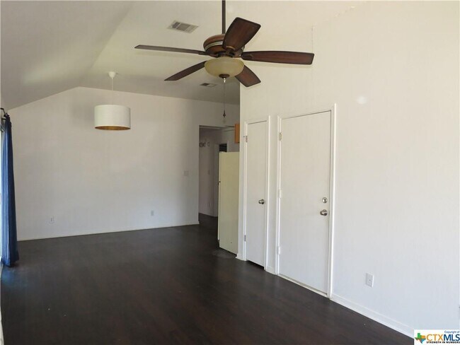 Foto del edificio - 1520 Parkfield Cir