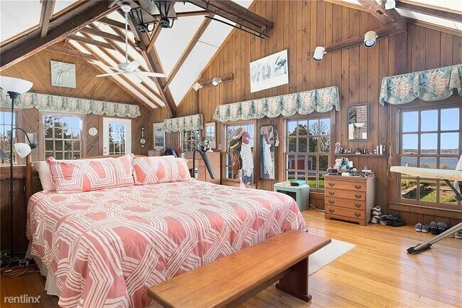 Foto del edificio - 2 br, 2.5 bath House - 305 West Main Road