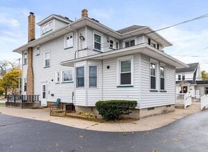 Building Photo - 2729 Dewey Ave