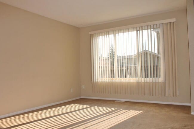 Building Photo - Willowbrook Townhomes