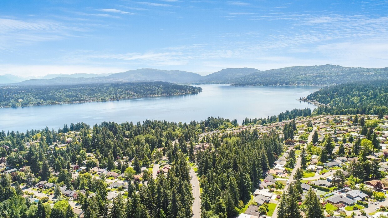Foto principal - 17050 Northup Way