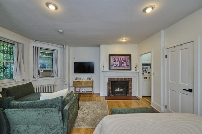 Building Photo - 458 Beacon St