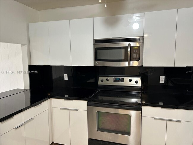 Building Photo - 9430 Live Oak Pl