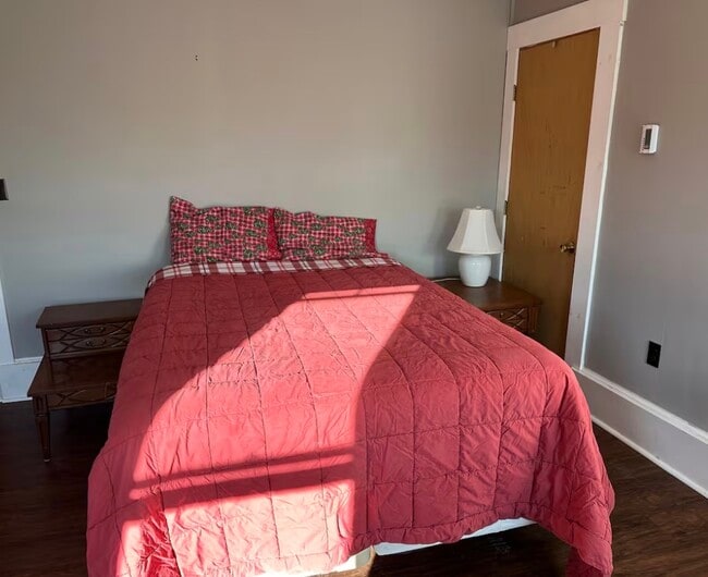 Building Photo - 131 W Bethel Rd