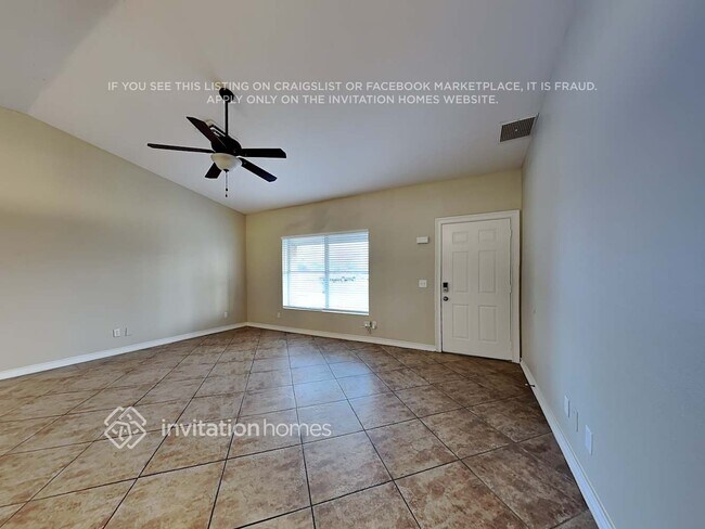 Foto del edificio - 6439 E Albany St