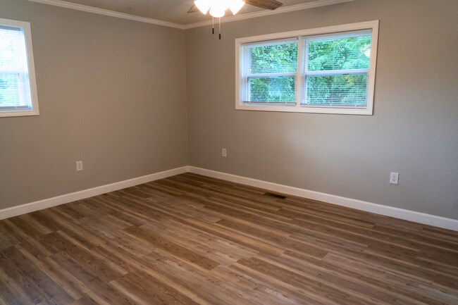 Building Photo - Charming newly remodeled home nestled in t...