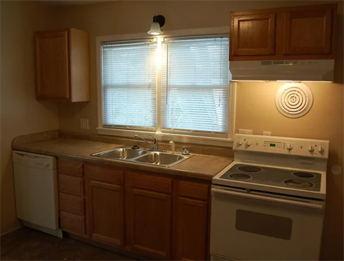 Building Photo - 722 13th Ave