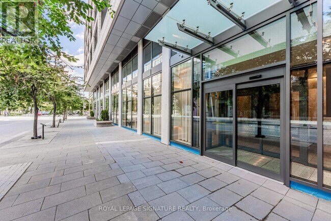 Photo du bâtiment - 425 Front St E