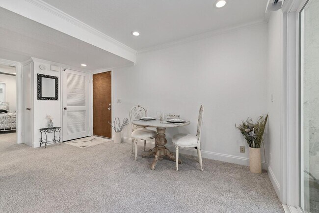 Foto del edificio - Modern Updated 1 Bedroom 1 Bath Condo with...