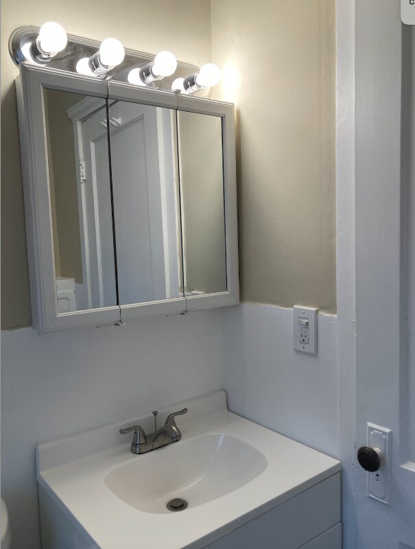Foto del edificio - 2808 E 124th St