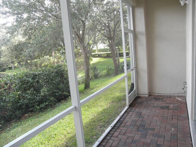 Foto del edificio - 2003 Oakhurst Way