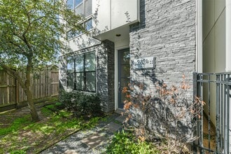 Building Photo - 2824 Clay St