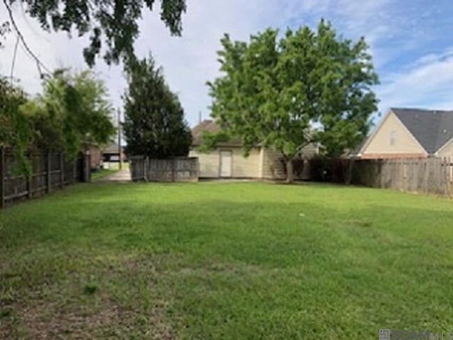 Building Photo - 38159 Willow Lake E Ave