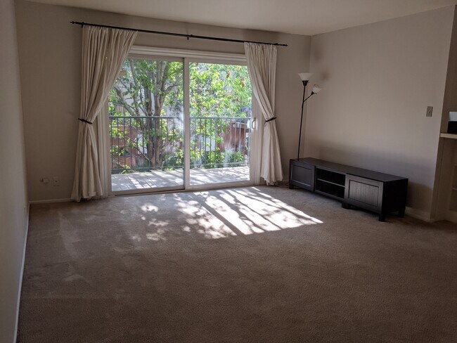 Foto del edificio - 400 N Acacia Ave