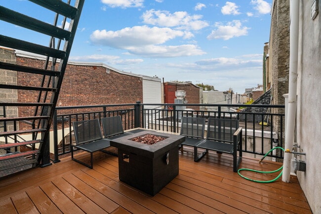 deck - not furnished - 411 E Girard Ave
