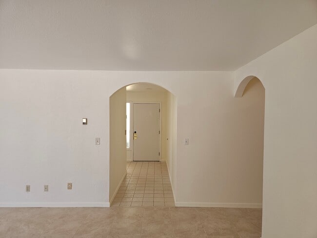 Building Photo - 1353 Santa Cruz Dr