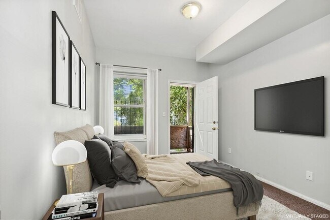 Building Photo - 64 James St