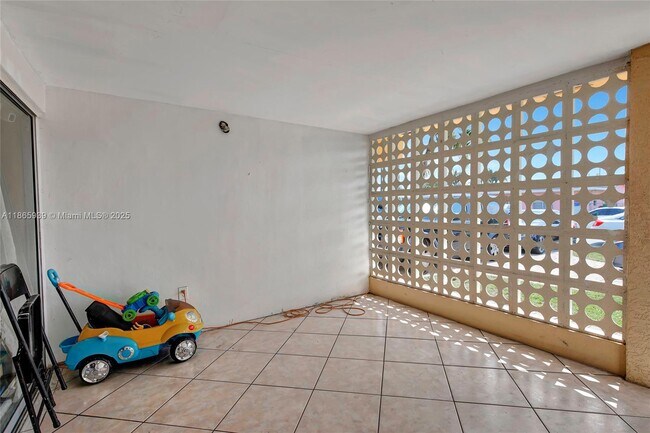 Foto del edificio - 6729 Camelia Dr