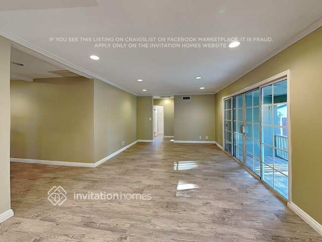 Foto del edificio - 7327 Newcastle Ave