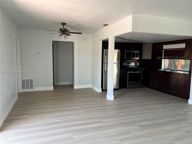 Foto del edificio - 11431 NW 35th St