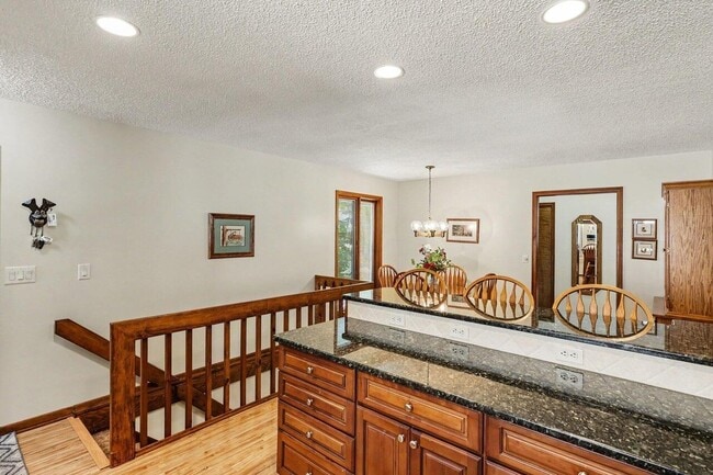 Foto del edificio - 5649 Woodstock Dr