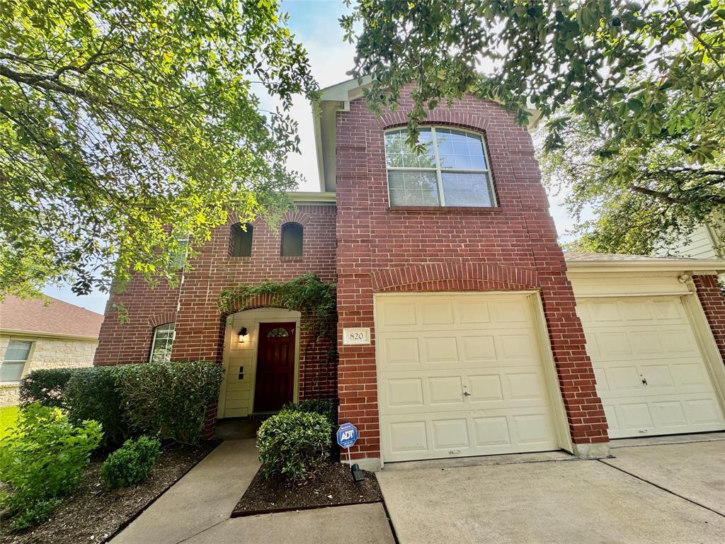 Foto principal - 820 Rusk Rd