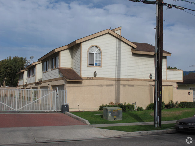 Foto del edificio - 3323 Baldwin Park Blvd