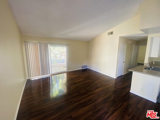 Foto del edificio - 8725 Beckenham Ln