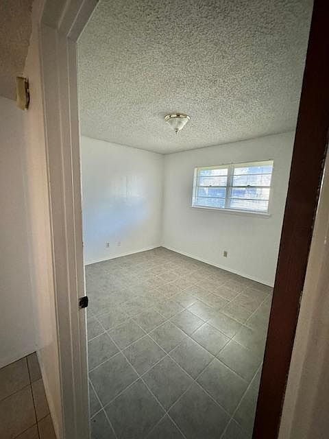 Building Photo - Nice 3 bedroom 2 bath residence